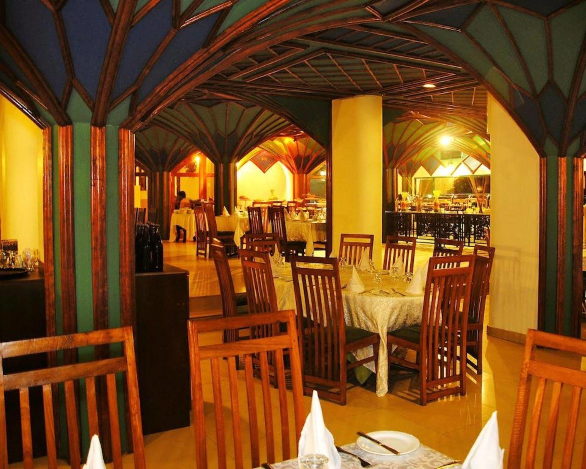 Peacock Beach Hotel Hambantota Exteriér fotografie