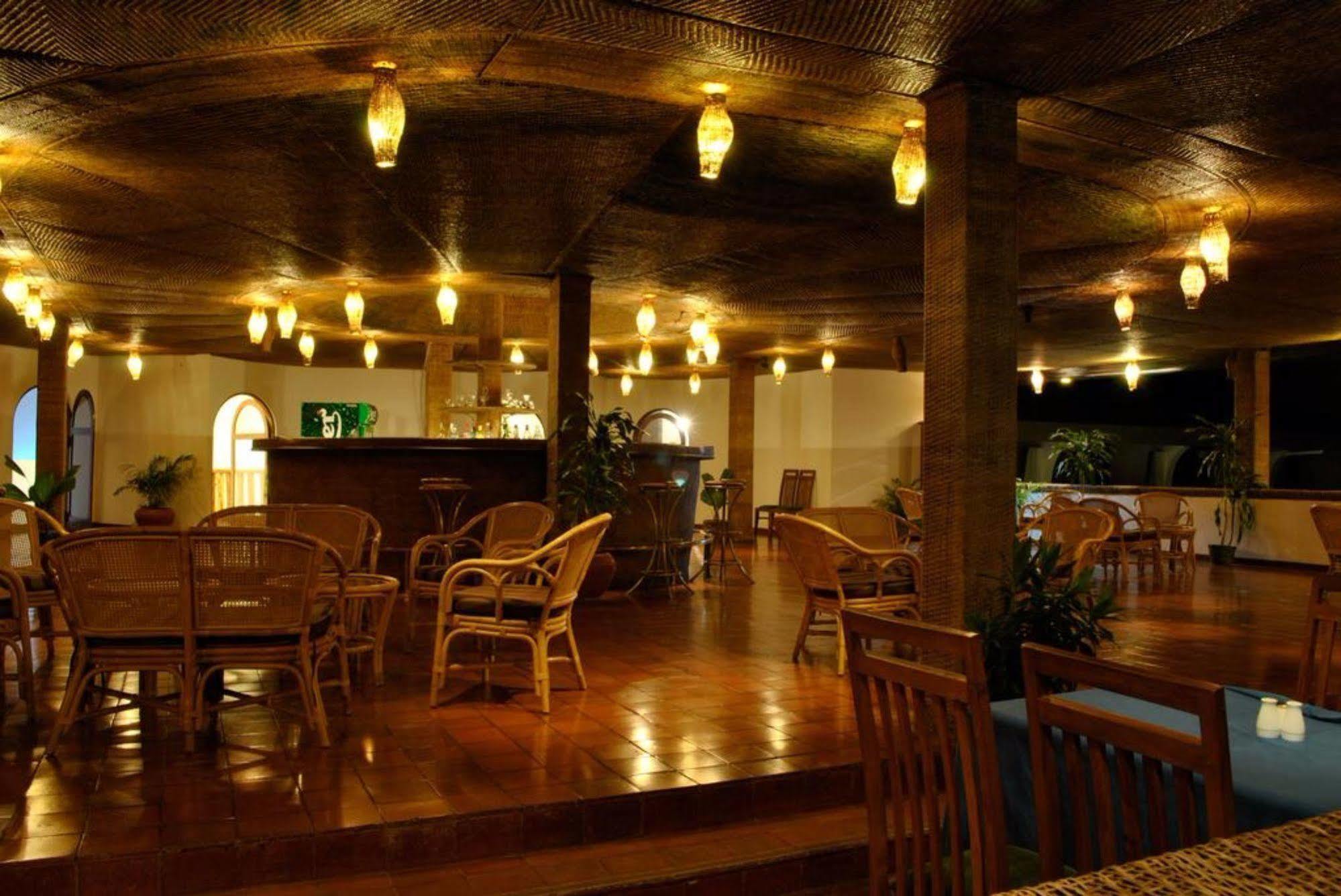 Peacock Beach Hotel Hambantota Exteriér fotografie