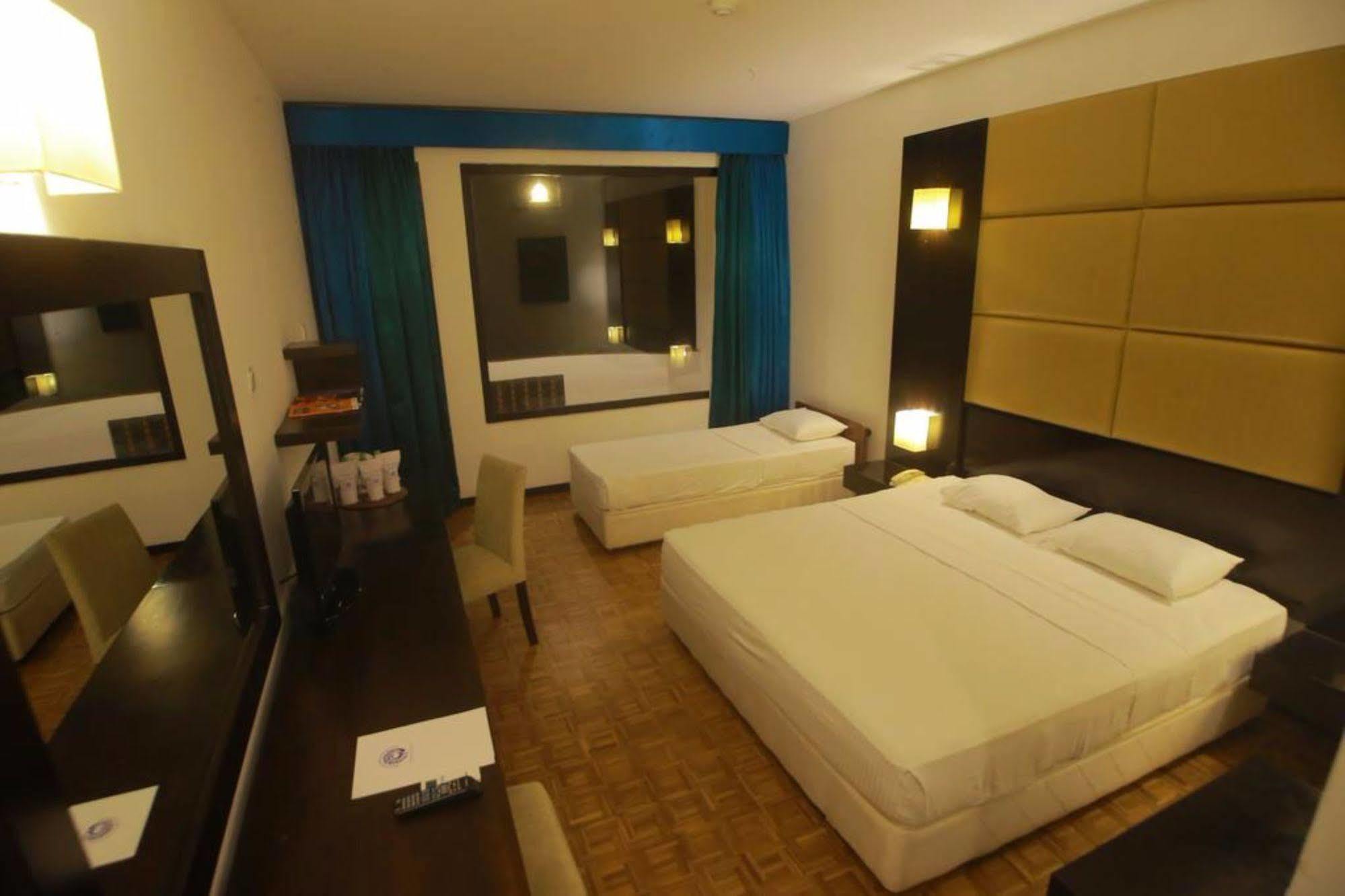 Peacock Beach Hotel Hambantota Exteriér fotografie