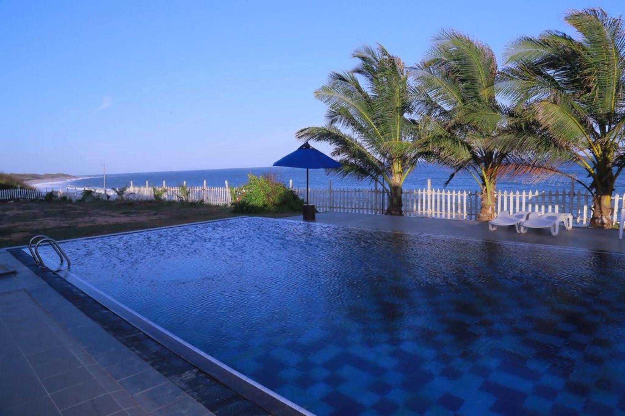 Peacock Beach Hotel Hambantota Exteriér fotografie