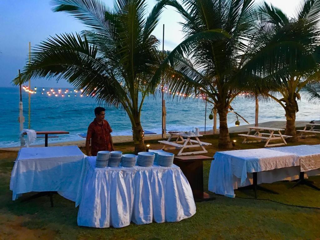 Peacock Beach Hotel Hambantota Exteriér fotografie