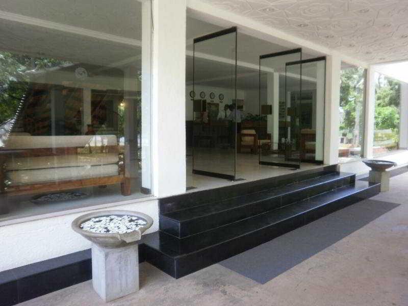 Peacock Beach Hotel Hambantota Exteriér fotografie